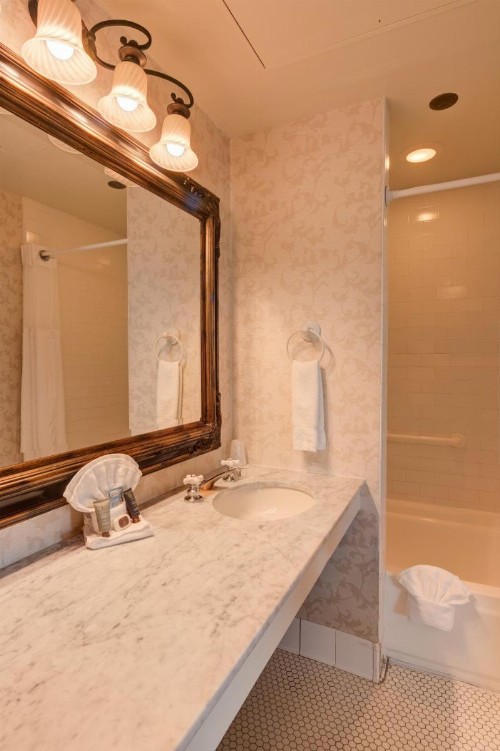 Gaslamp Plaza Suites - image 45