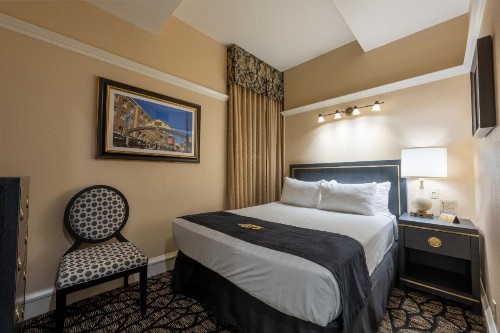 Gaslamp Plaza Suites - image 48
