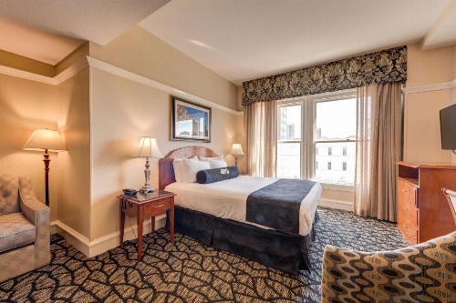 Gaslamp Plaza Suites - image 50
