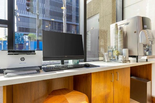 Best Western Plus Bayside Inn - image 10