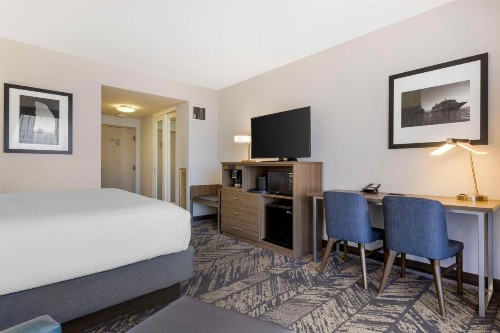 Best Western Plus Bayside Inn - image 18