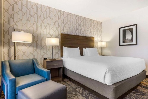 Best Western Plus Bayside Inn - image 29