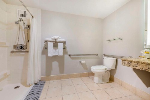 Best Western Plus Bayside Inn - image 30