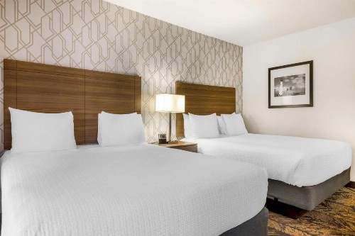 Best Western Plus Bayside Inn - image 4