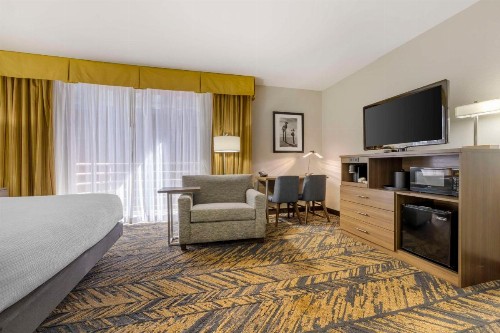 Best Western Plus Bayside Inn - image 8