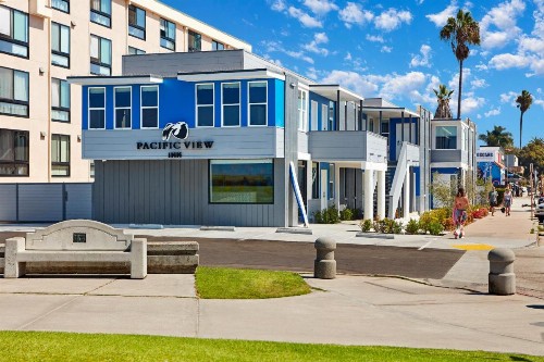 Pacific View Inn - image 17
