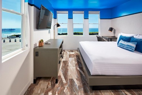 Pacific View Inn - image 5