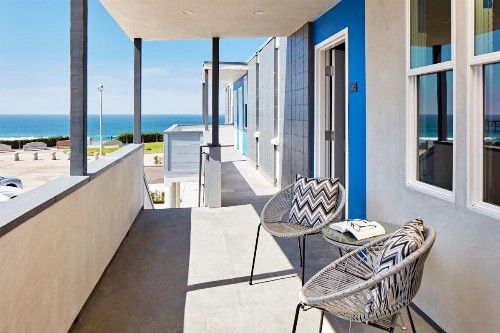 Pacific View Inn - image 6