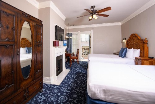 Horton Grand Hotel - image 32