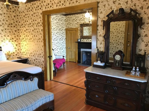 Cosmopolitan Hotel - image 38