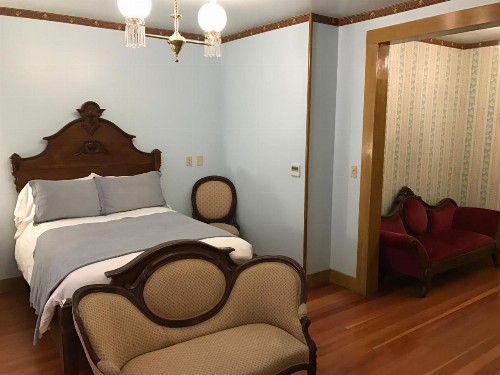 Cosmopolitan Hotel - image 42