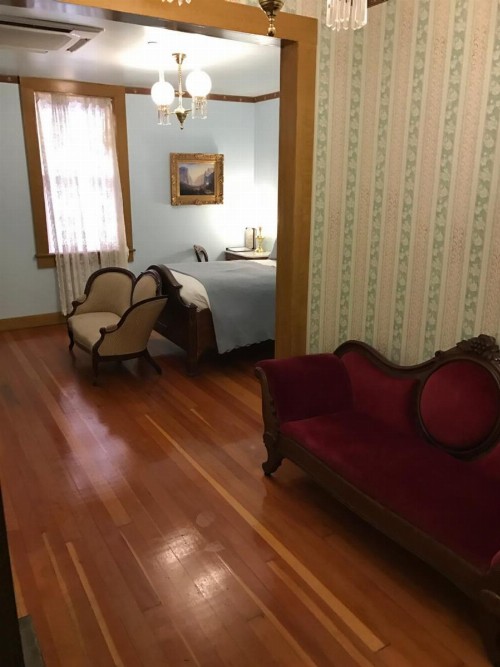 Cosmopolitan Hotel - image 44