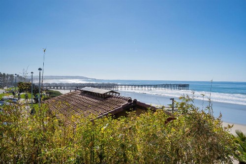 Pacific Terrace Hotel - image 13