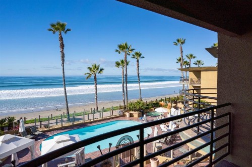 Pacific Terrace Hotel - image 20