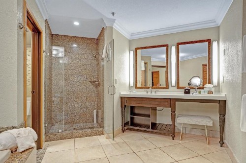 Pacific Terrace Hotel - image 30