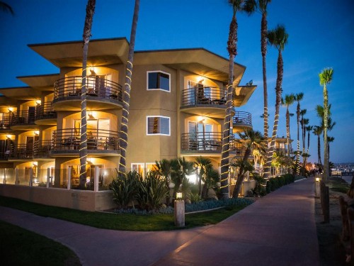 Pacific Terrace Hotel - image 39