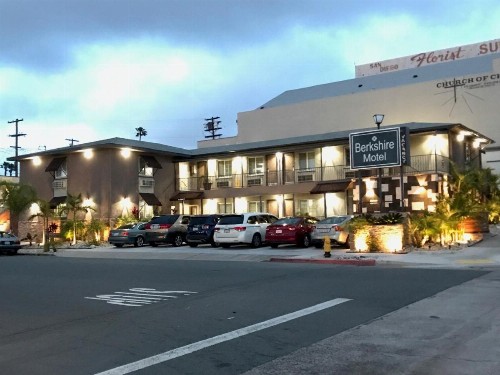 Berkshire Motor Hotel - image 9