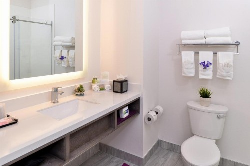Holiday Inn Express & Suites San Diego - Mission Valley an IHG Hotel - image 16