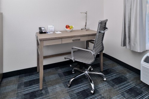 Holiday Inn Express & Suites San Diego - Mission Valley an IHG Hotel - image 17
