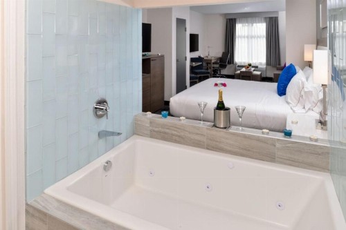 Holiday Inn Express & Suites San Diego - Mission Valley an IHG Hotel - image 2