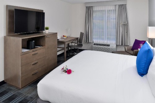 Holiday Inn Express & Suites San Diego - Mission Valley an IHG Hotel - image 21