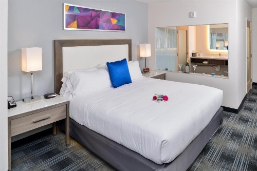 Holiday Inn Express & Suites San Diego - Mission Valley an IHG Hotel - image 24