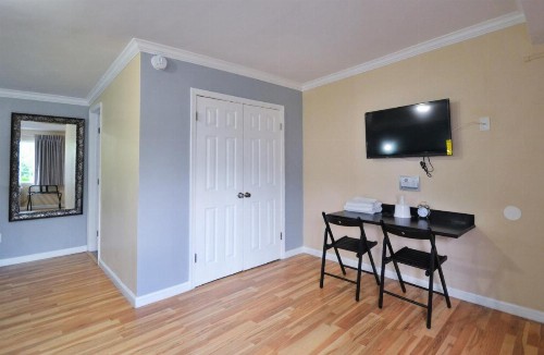 Lodge at 32nd - image 13