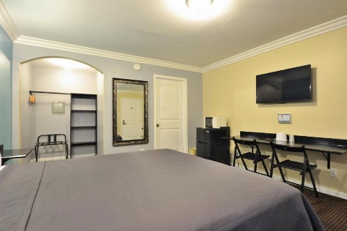 Lodge at 32nd - image 15
