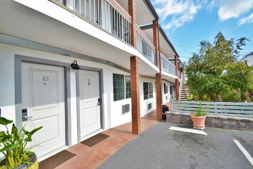 Lodge at 32nd - image 16