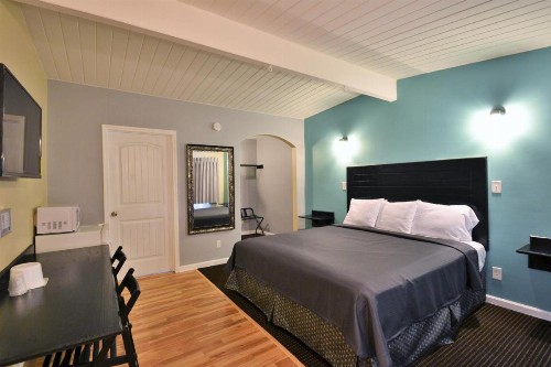 Lodge at 32nd - image 4