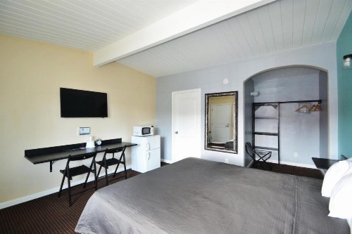 Lodge at 32nd - image 9