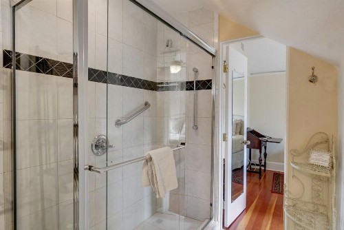 Hillcrest House Bed & Breakfast - image 11