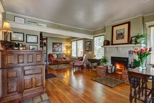Hillcrest House Bed & Breakfast - image 13
