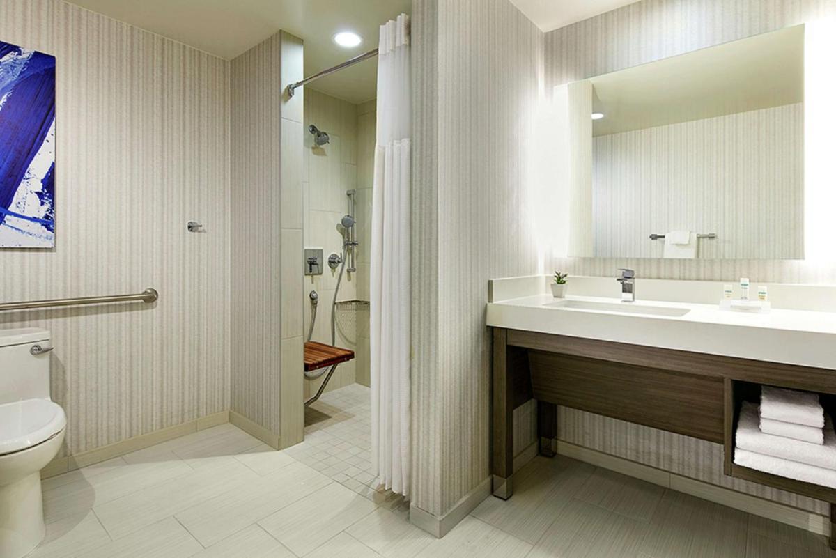 Hilton Garden Inn San Diego Downtown/Bayside CA - image 4