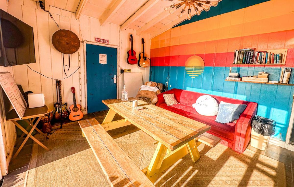ITH Beach Bungalow Surf Hostel San Diego - image 7