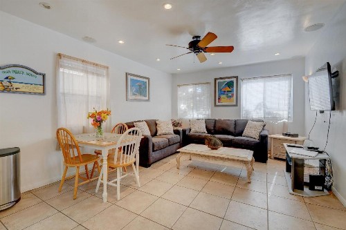 Mike's Place at the Beach - image 1