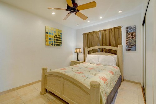 Mike's Place at the Beach - image 6