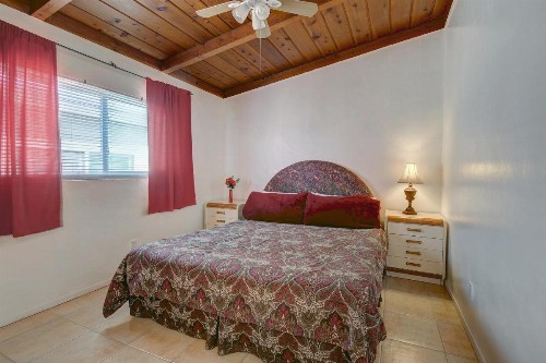 Mimi's and Nana's Beach House - image 11
