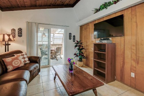 Mimi's and Nana's Beach House - image 12