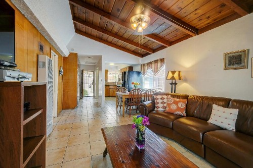 Mimi's and Nana's Beach House - image 9