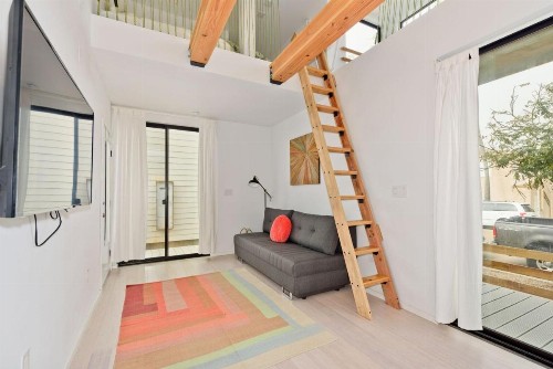 New Beach House Steps to Sand - image 6
