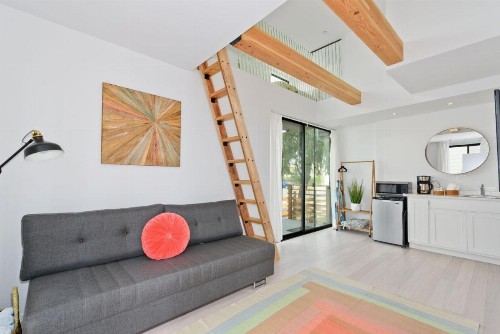 New Beach House Steps to Sand - image 7