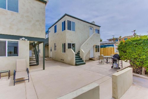 Manhattan Shores 1B Home - image 1