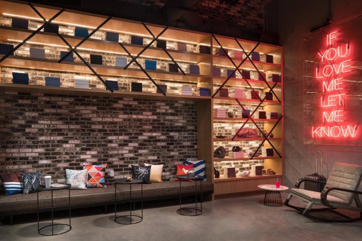 Moxy San Diego Gaslamp Quarter - image 4