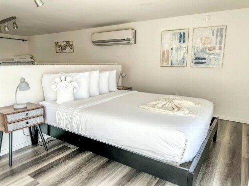 Little Italy Modern Lofts - image 32