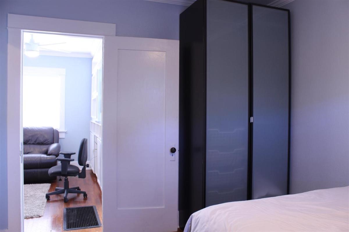 Comfortable 2 Bedroom 1 bathroom house - image 7