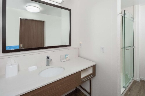 Hampton Inn & Suites San Diego Airport Liberty Station - image 14
