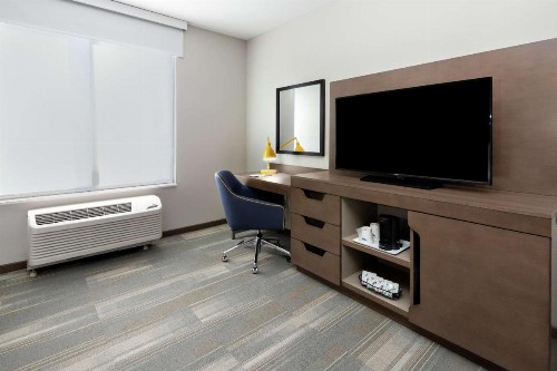 Hampton Inn & Suites San Diego Airport Liberty Station - image 29