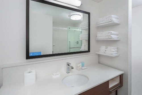 Hampton Inn & Suites San Diego Airport Liberty Station - image 39