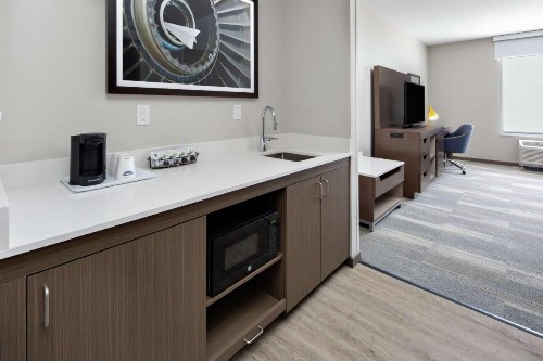 Hampton Inn & Suites San Diego Airport Liberty Station - image 5